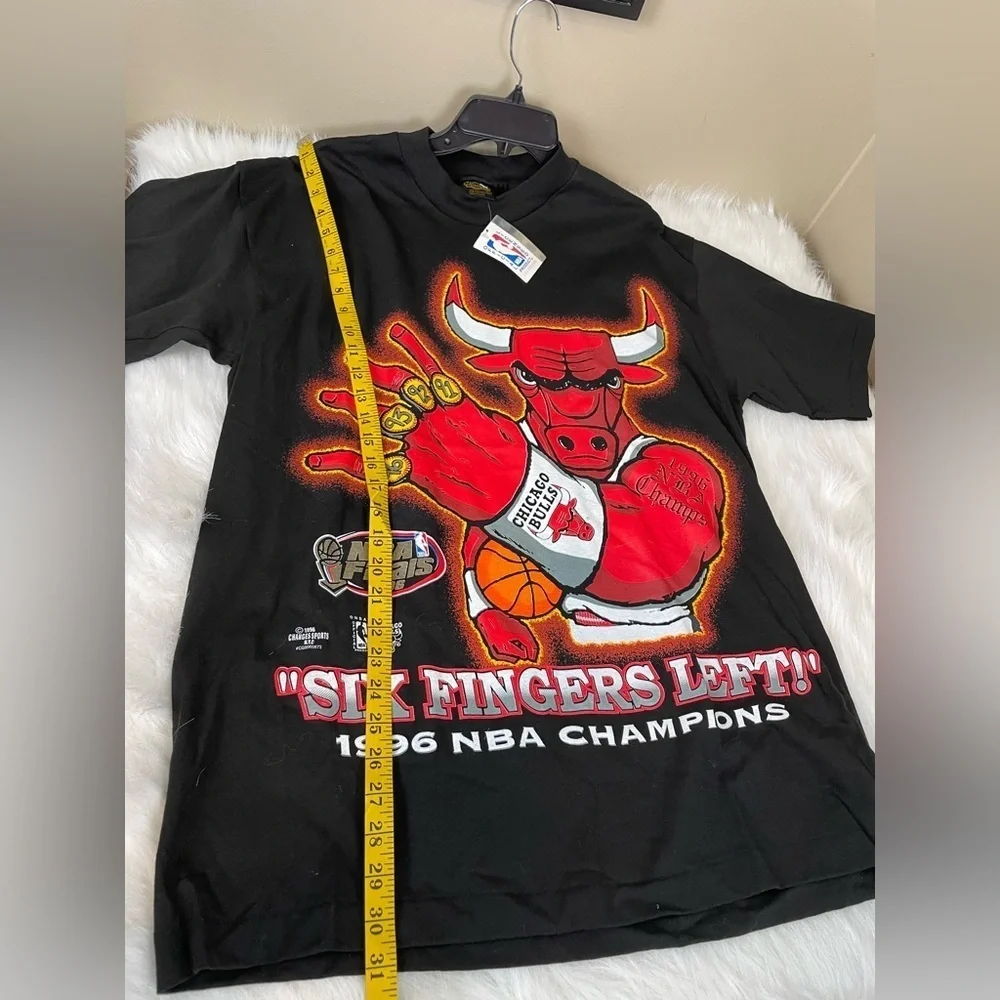 Vintage with tags 1996 Six Fingers Left Chicago Bulls Black T-Shirt - Picture 5 of 12